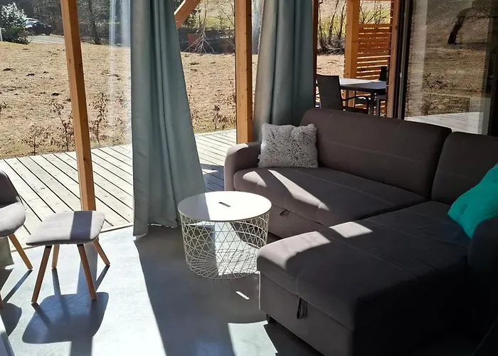 Pod Beskydem, * Velké Karlovice